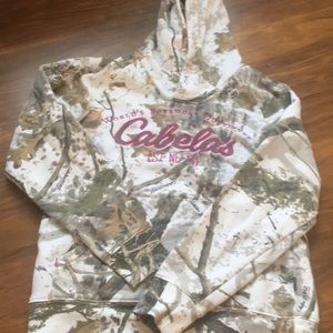 Cablea’s camo pullover hoodie